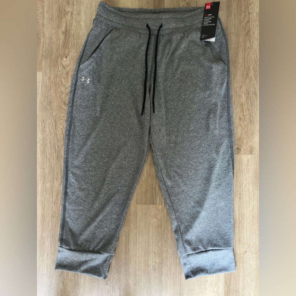 Under Armour loose Capri fit workout pants S